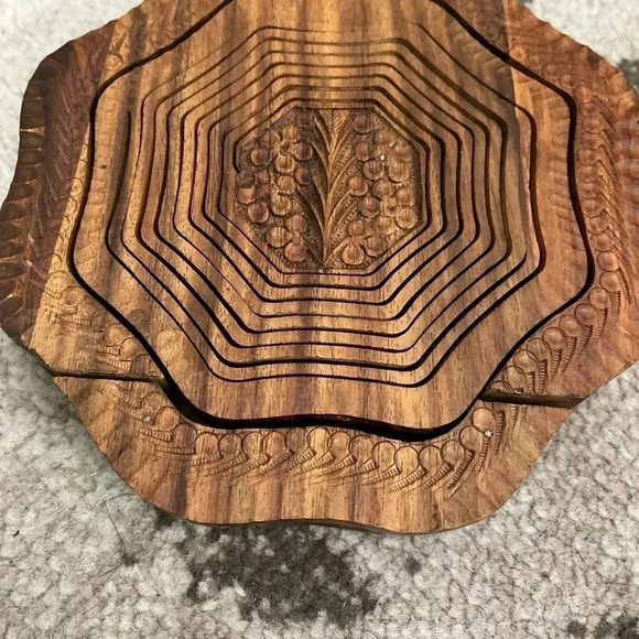 The Wooden Basket Co. Collapsing Basket - Picture 6 of 16